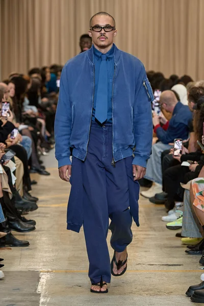 Look 15